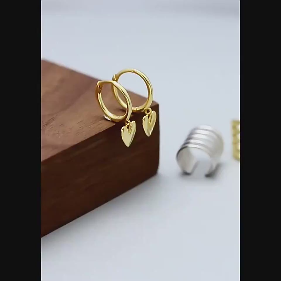 Little love heart earrings video – close-up of the heart design